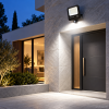 ACK AT62-25032 sensörlü LED projektörün modern villa girişindeki temsili dış ortam uygulaması